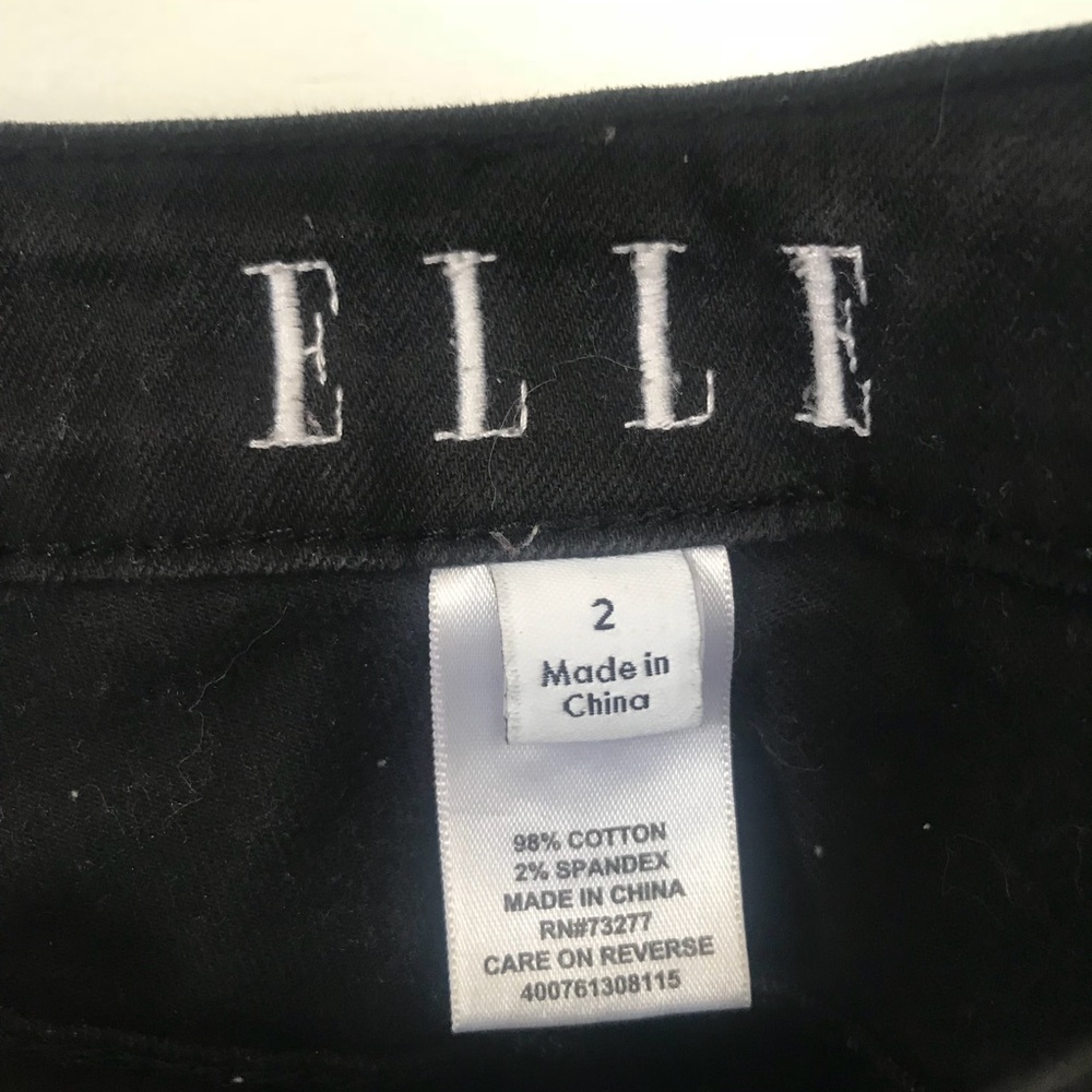 Black ankle-length skinny jeans